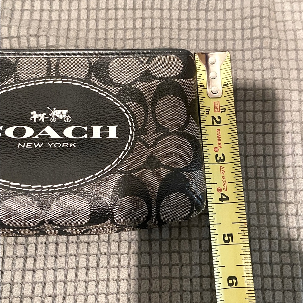 Coach EUC Signature Coated Canvas w/hang tag - Picture 12 of 13